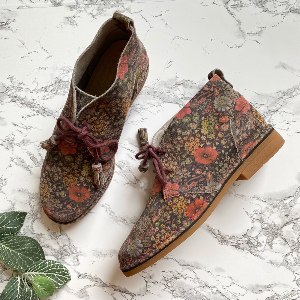 HUSH PUPPIES Cyra Catelyn Desert Floral Booties 9